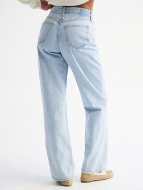 Abercrombie Curve Love High Rise Loose Jean 29 Long Light Marble